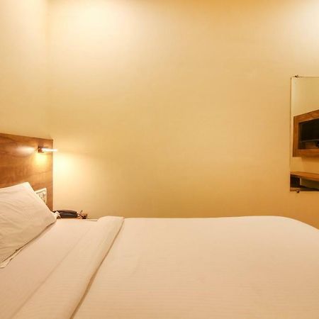 Tiba Hotel Bombay Esterno foto