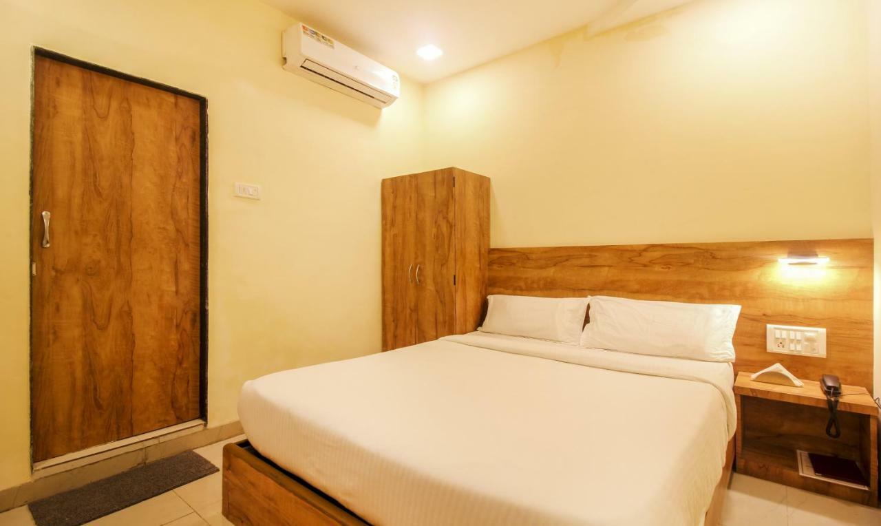 Tiba Hotel Bombay Esterno foto