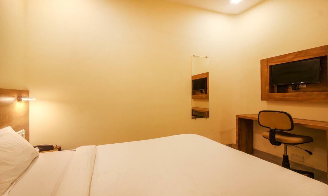 Tiba Hotel Bombay Esterno foto