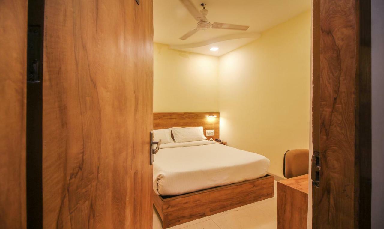 Tiba Hotel Bombay Esterno foto
