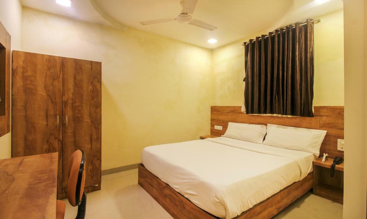 Tiba Hotel Bombay Esterno foto