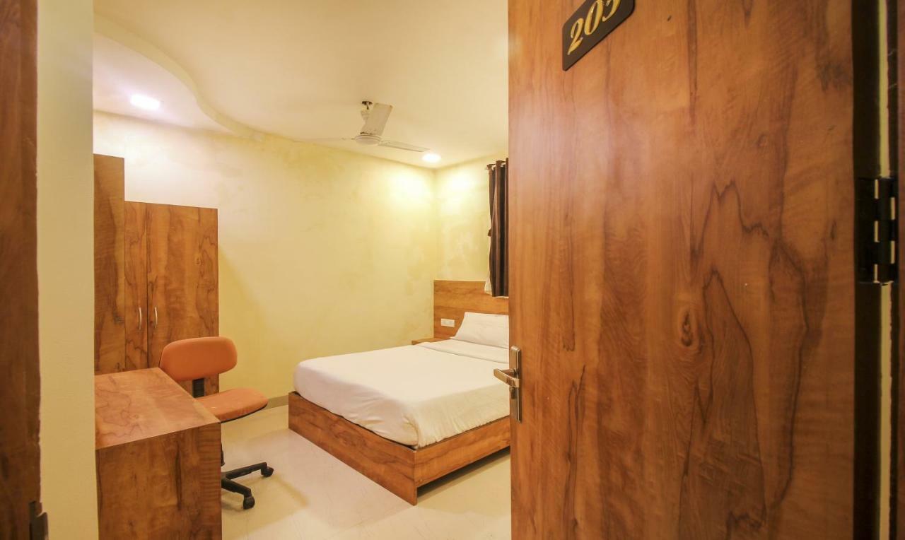Tiba Hotel Bombay Esterno foto