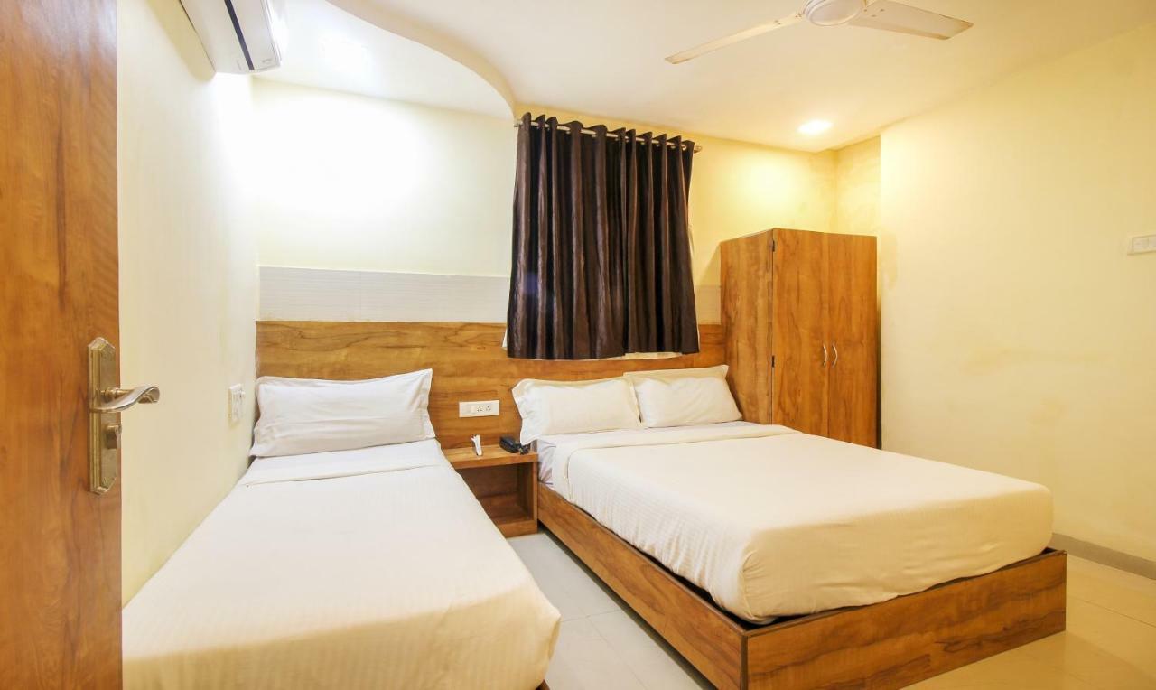 Tiba Hotel Bombay Esterno foto