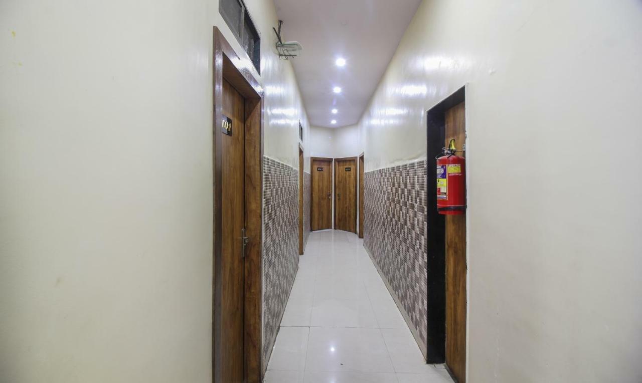 Tiba Hotel Bombay Esterno foto